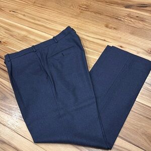 Men’s slacks
Executive collection by Tom James